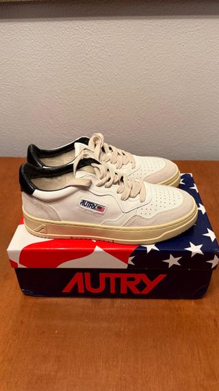 Autry Sneakers Blancas y Negras