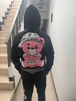 Chándal hombre oso negro y rosa