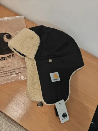 Gorro Carhartt Orejeras Negro y Beige