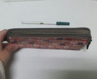 Cartera de mano con elefantes y correa