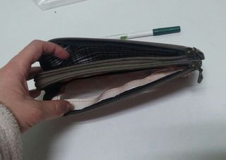 Cartera de mano con elefantes y correa