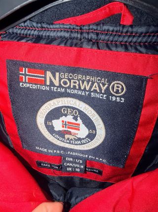 Chaqueta Norway Roja con Capucha y Pelo