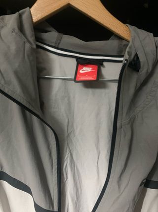 Chaqueta Nike Talla L Gris y Blanca