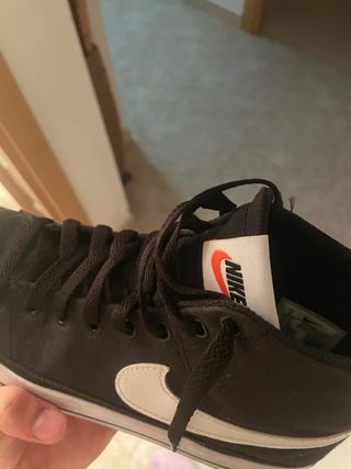 Zapatillas Nike Negras y Naranjas