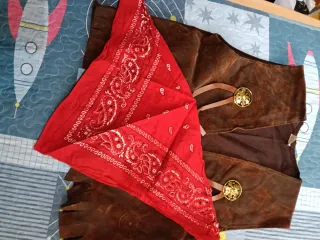 Disfraz vaquera marrón y rojo