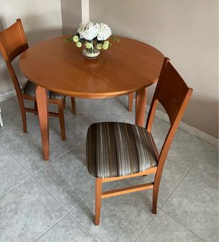 Mesa redonda extensible y 4 sillas
