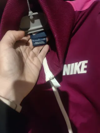 Conjunto deportivo Nike negro y rosa