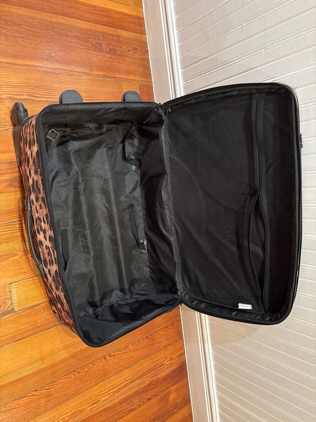 Maleta de viaje con estampado de leopardo