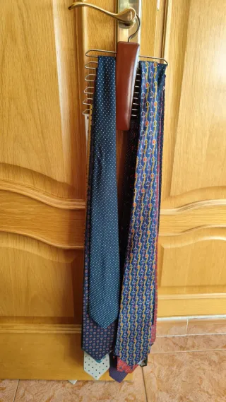 Lote 18 Corbatas de seda Vintage: Hackett, Lanv...