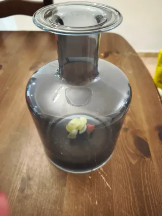 Vaso blu in vetro trasparente