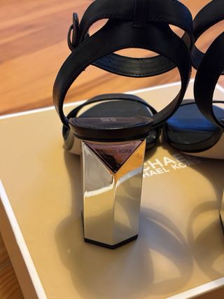 Sandalias Michael Kors Tacón Plateado