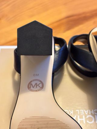 Sandalias Michael Kors Tacón Plateado