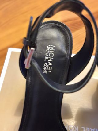 Sandalias Michael Kors Tacón Plateado