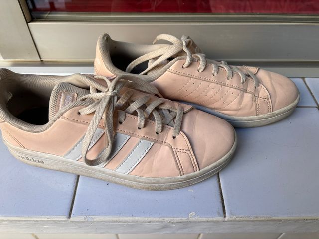 Zapatillas Adidas rosas y blancas