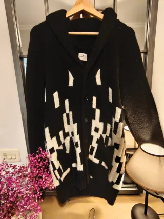 Chaqueta Loreak Mendian botones diseño moderno