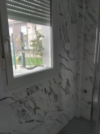 REFORMAS • ALBAÑILES • FONTANEROS • ELECTRICISTAS