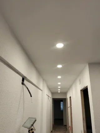 REFORMAS • ALBAÑILES • FONTANEROS • ELECTRICISTAS