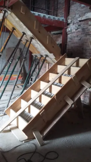 REFORMAS • ALBAÑILES • FONTANEROS • ELECTRICISTAS