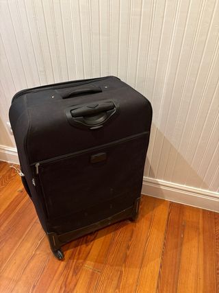 Maleta de viaje negra. Tamaño muy grande.