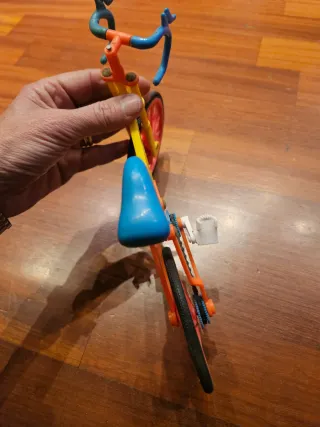 Bicicletta Barbie con ruote arancioni