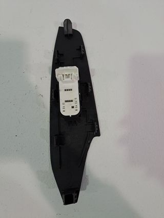 MANDO ELEVALUNAS TRASERO DERECHO MAZDA 3 LIM. ()