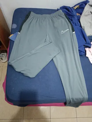 Pantalón chándal Nike gris
