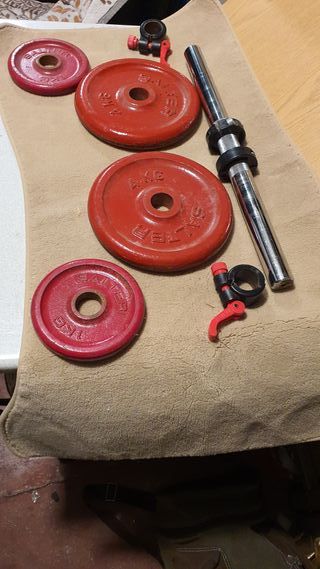 Juego de pesas con discos rojos