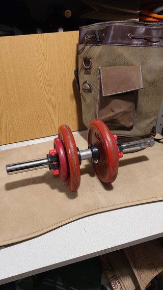 Juego de pesas con discos rojos