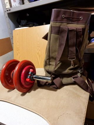 Juego de pesas con discos rojos