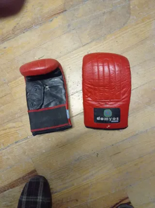 Guantes de boxeo rojos Domyos