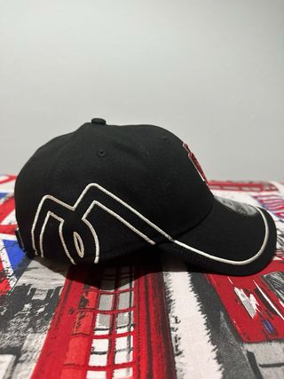 Gorra New Era Negra y Roja