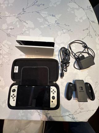 Nintendo Switch OLED Bianca e Nera