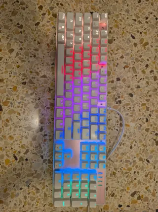 Teclado Gaming Motospeed rosa y blanco