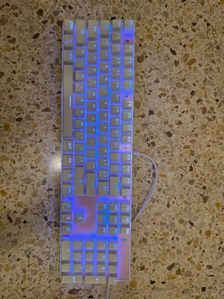 Teclado Gaming Motospeed rosa y blanco