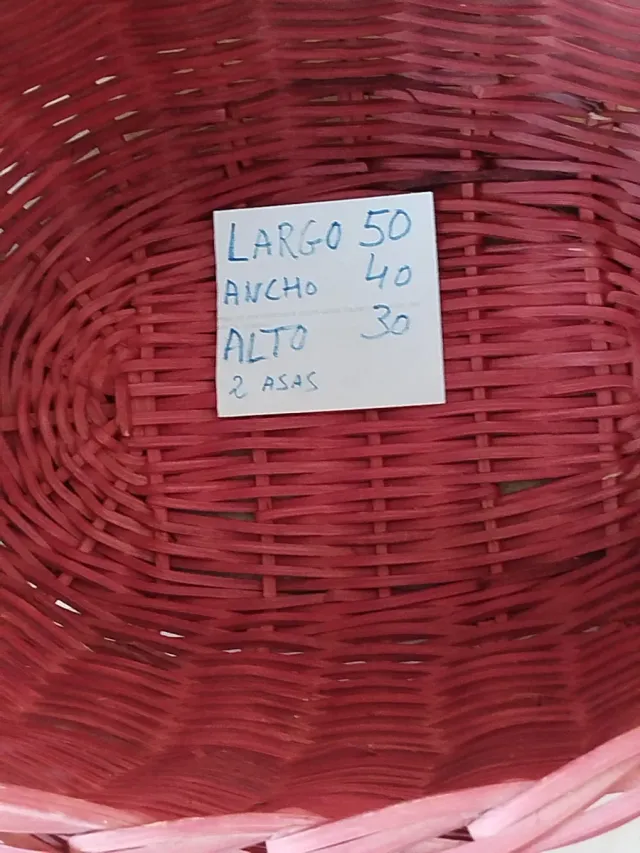 Cesta grande de madera roja