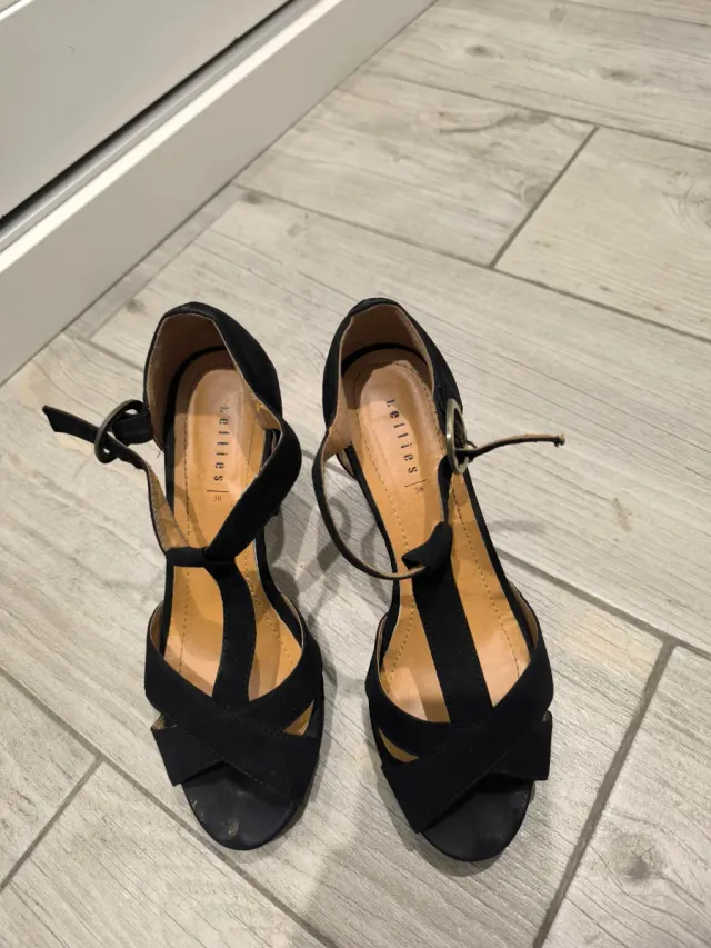 Sandalias de tacón negras