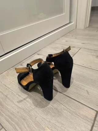 Sandalias de tacón negras