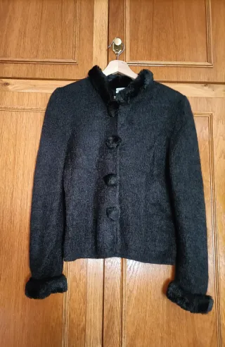 Chaqueta Mohair Negra con Cuello de Pelo