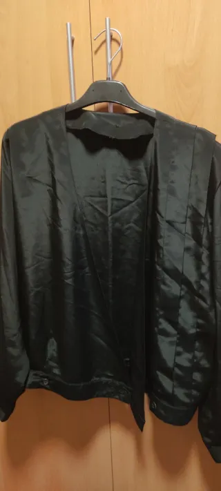 Chaqueta de raso negra