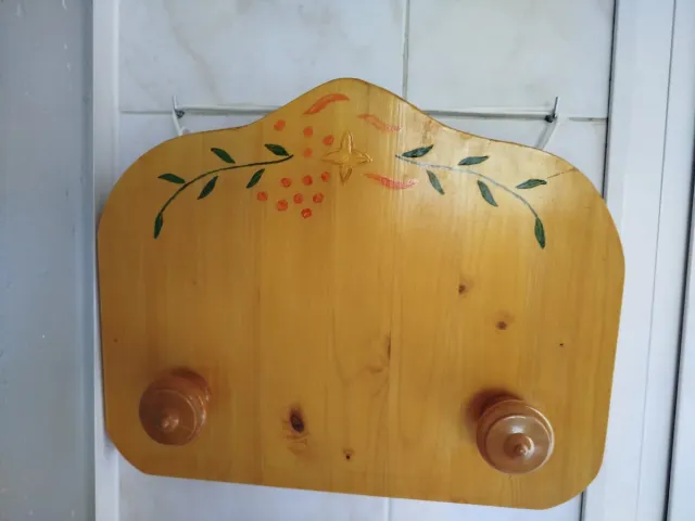 REBAJADO Perchero de madera decorado