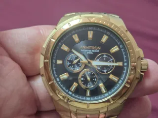 Reloj Armitron Dorado Multifunción