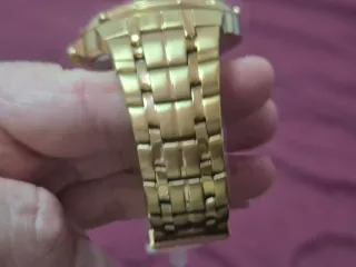 Reloj Armitron Dorado Multifunción