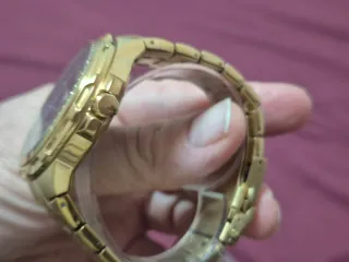 Reloj Armitron Dorado Multifunción