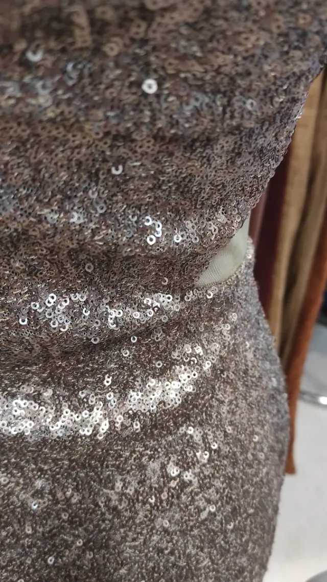 Vestito in paillette dorate nuovo