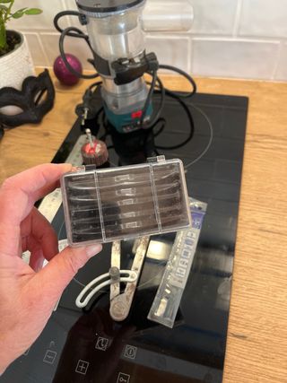 Fresadora Hammer FRZ710 - 710W Incluye +6 regalos