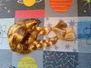 Peluca rubia trenzada