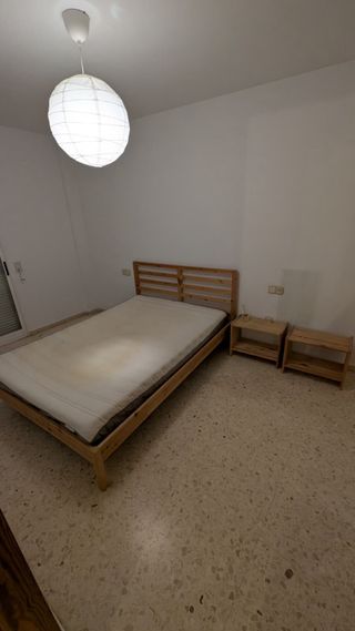 Letto Ikea con rete e 2 comodini
