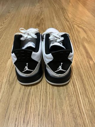 Zapatillas Jordan Grises y Blancas