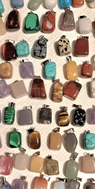 100 pendenti pietre dure miste