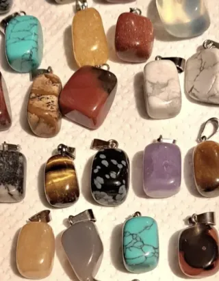 100 pendenti pietre dure miste